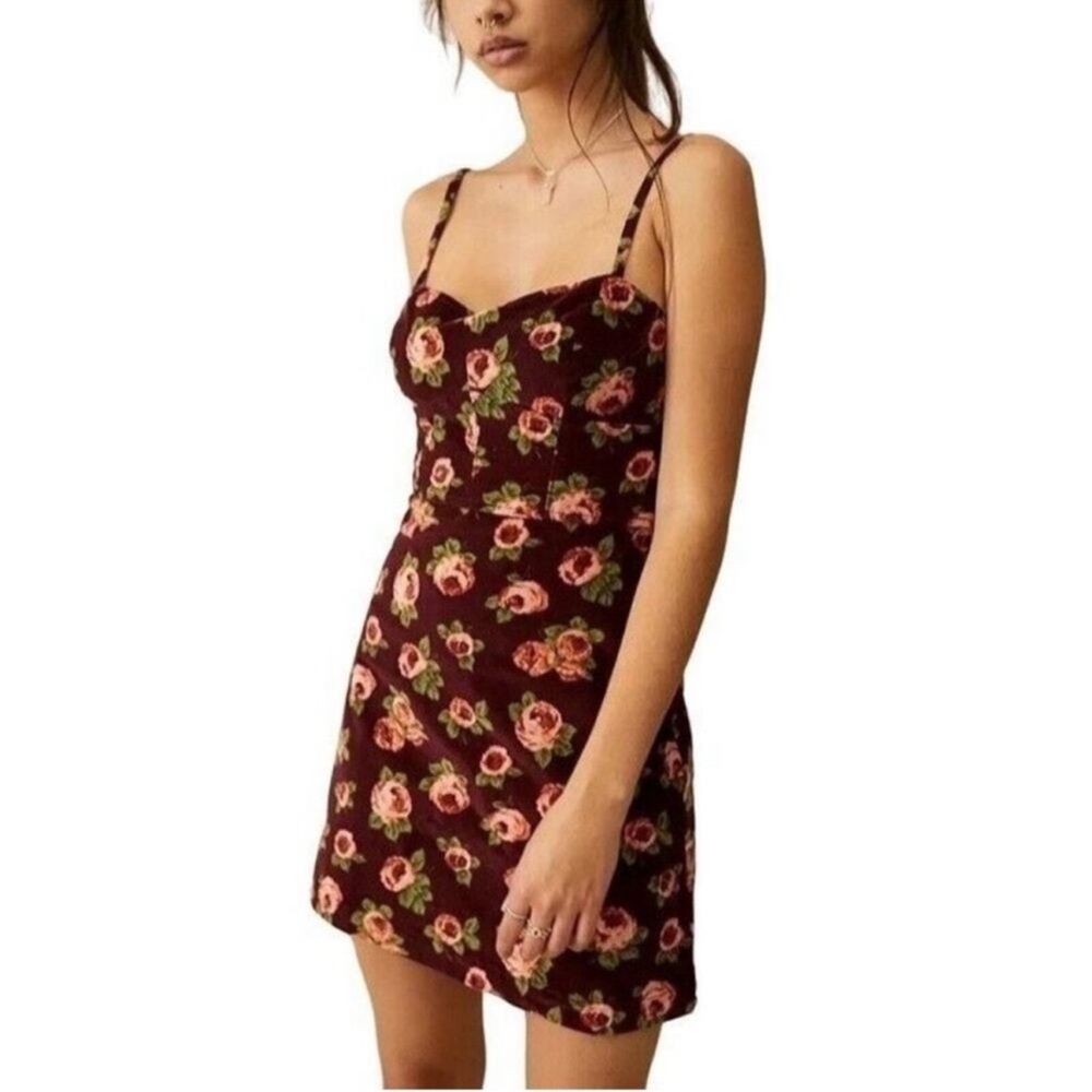 Urban Outfitters After All Rose Corduroy Burgundy
Floral Mini Dress Women's M‎